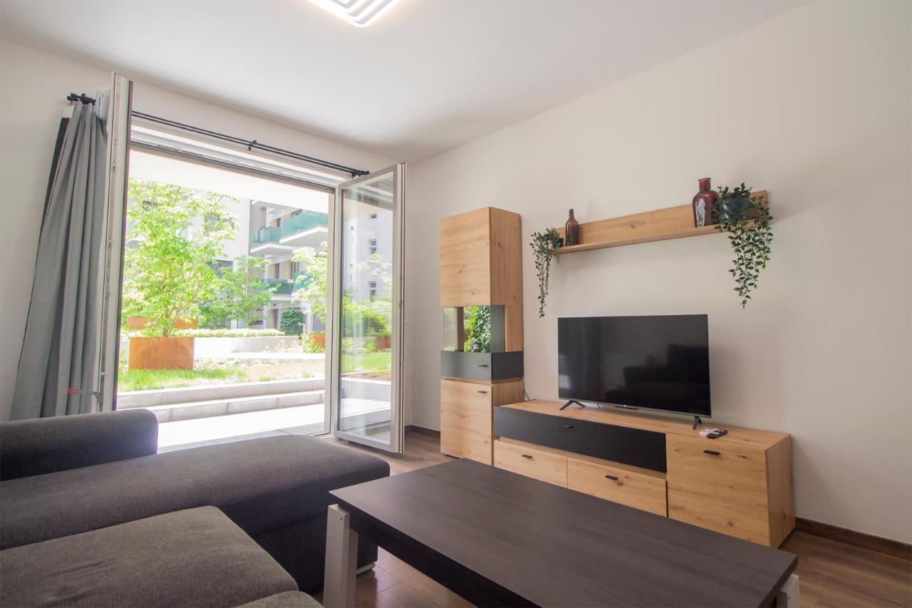 Corvin Modern Two Bedroom Apartment Free Parking بودابست المظهر الخارجي الصورة