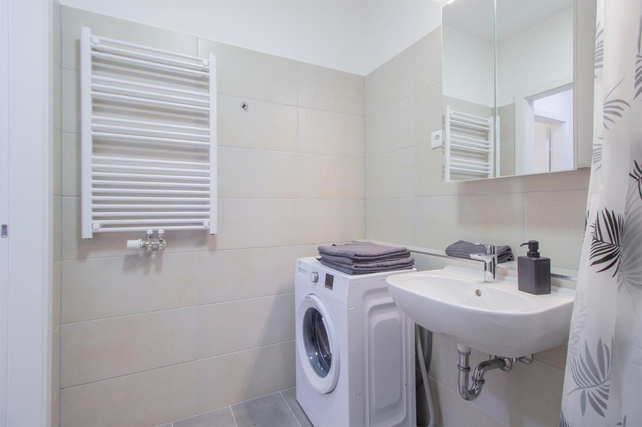 Corvin Modern Two Bedroom Apartment Free Parking بودابست المظهر الخارجي الصورة