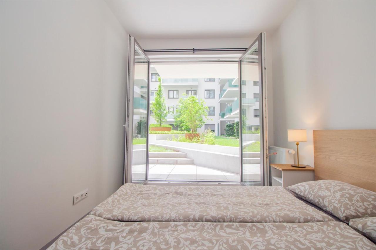 Corvin Modern Two Bedroom Apartment Free Parking بودابست المظهر الخارجي الصورة