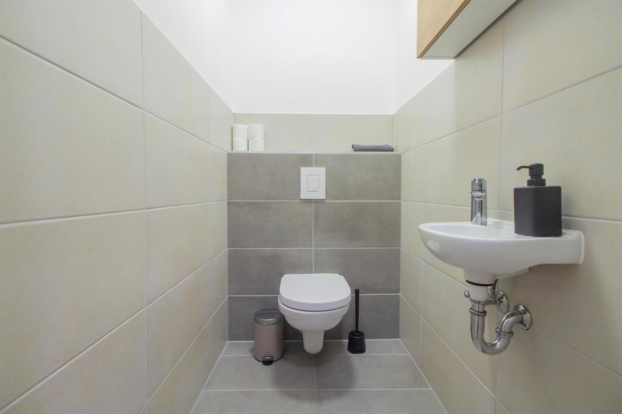 Corvin Modern Two Bedroom Apartment Free Parking بودابست المظهر الخارجي الصورة