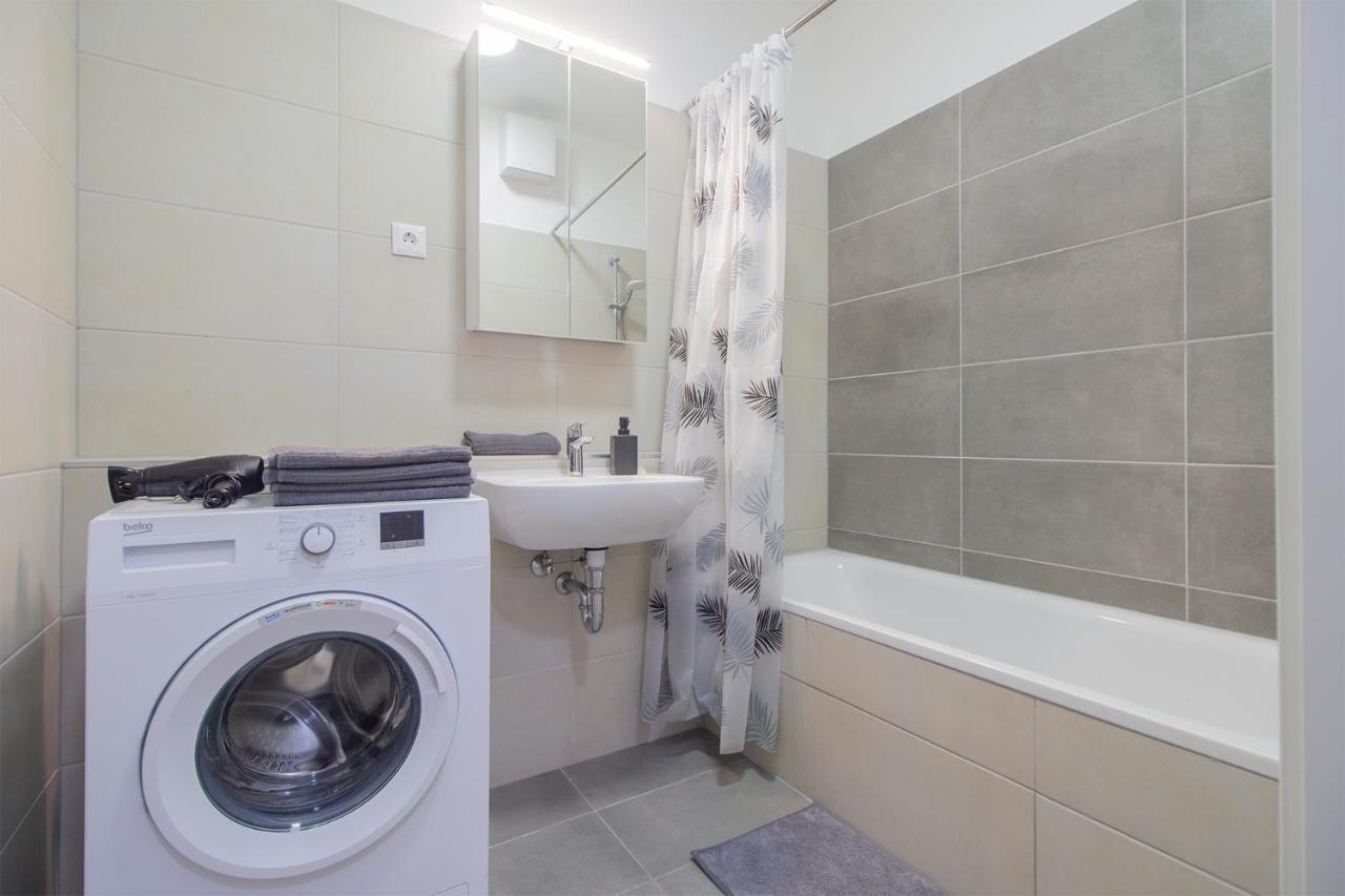 Corvin Modern Two Bedroom Apartment Free Parking بودابست المظهر الخارجي الصورة