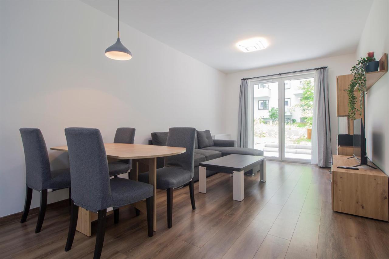 Corvin Modern Two Bedroom Apartment Free Parking بودابست المظهر الخارجي الصورة